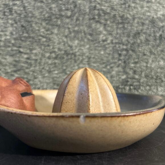 1970s Pig Citrus Press UCTCI Stoneware Farmhouse Decor Collectible Pottery - Picture 5 of 7